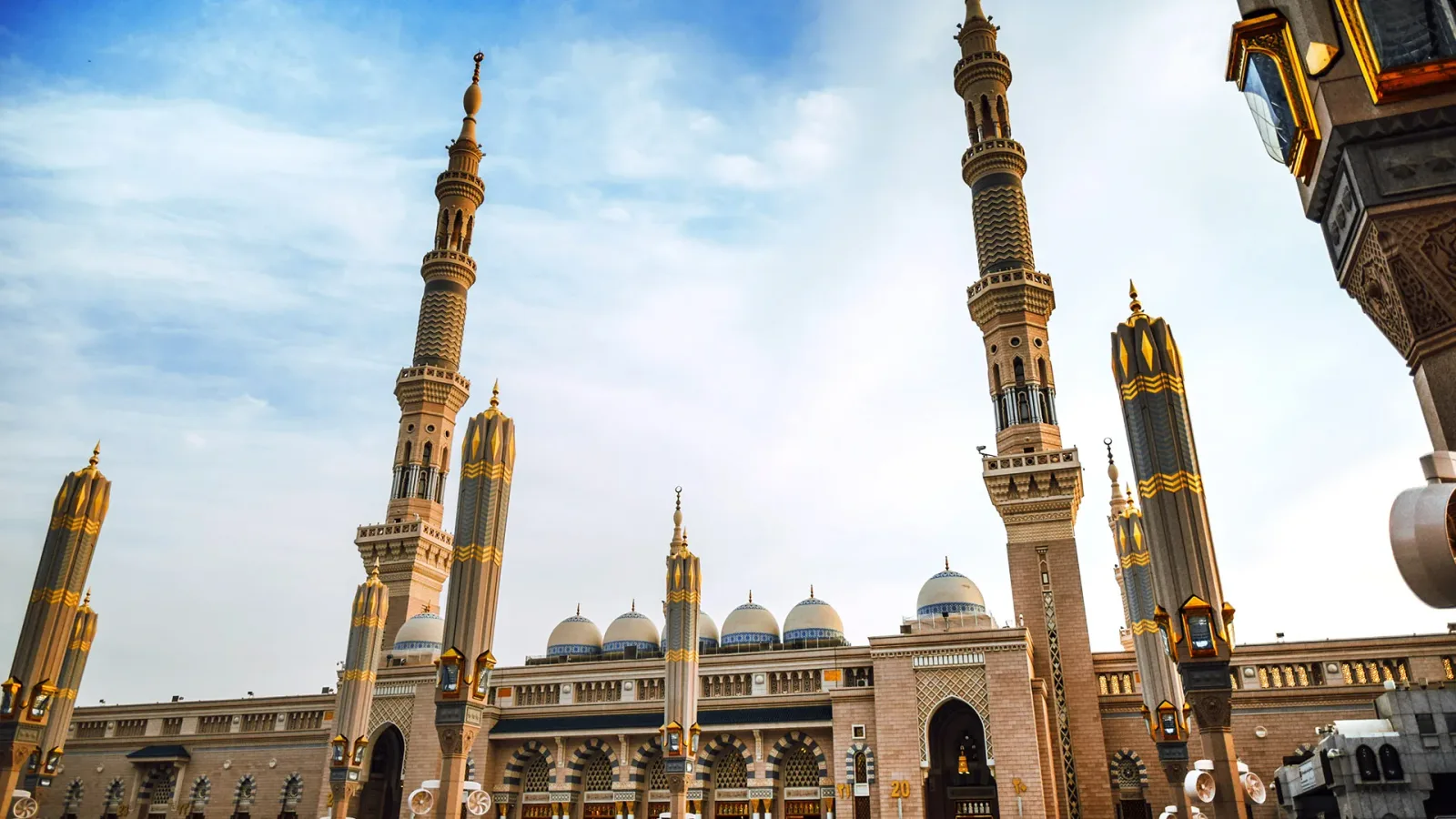 تعرف على أجمل المساجد في المملكة العربية السعودية