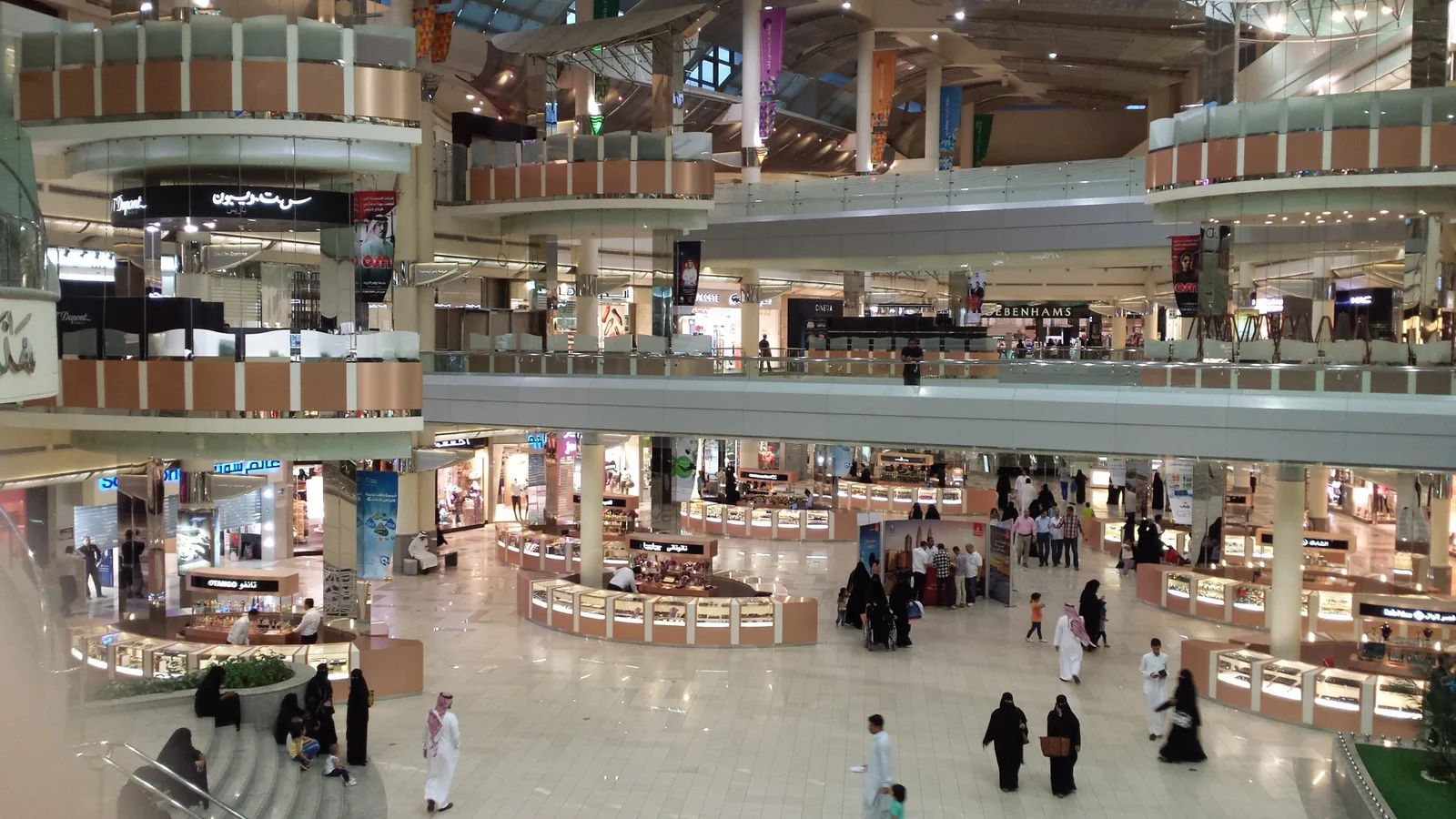 محلات فساتين سهرة في مكة المكرمة ... يجب زيارتها
