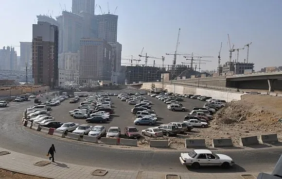 موقف كدي مكة كم يبعد عن الحرم وهل هو مجاني؟