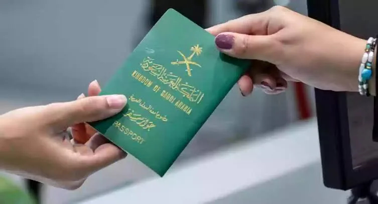 غرامة مالية 100 ألف ريال والترحيل فوراً للوافد في هذه الحالة