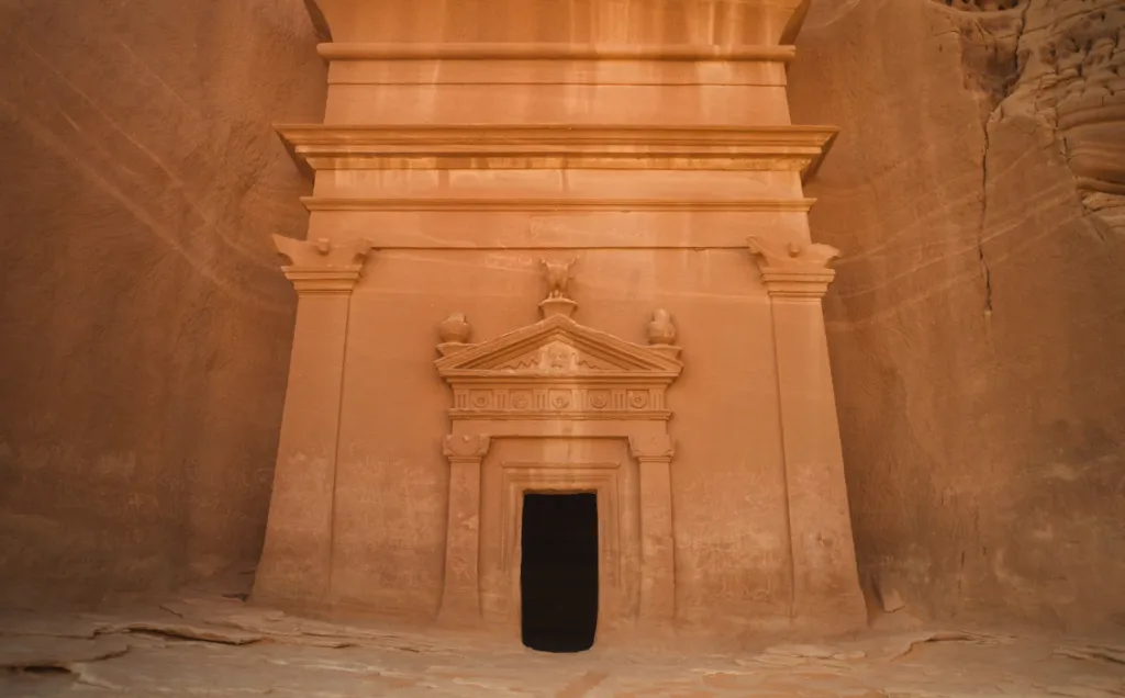 كيف تسافر إلى العلا؟