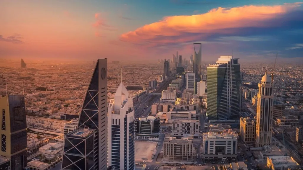 السعودية تحقق ارتفاعاً في نمو عدد السياح الدوليين في 2024