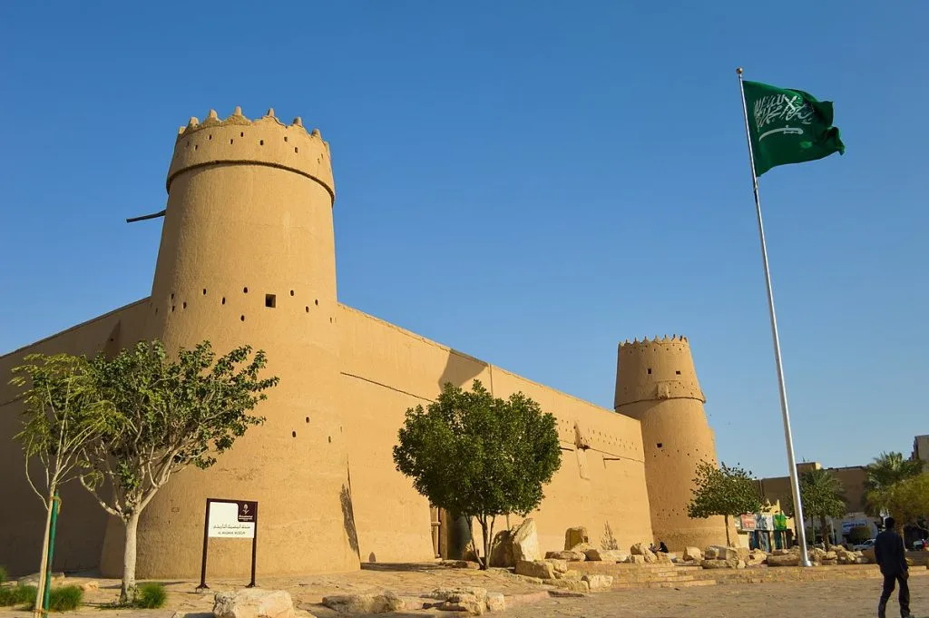 استكشف تاريخ السعودية في قصر المصمك: دليل شامل