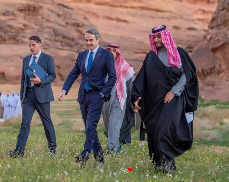 ما قصة البشت الشتوي الشهير لولي العهد السعودي؟