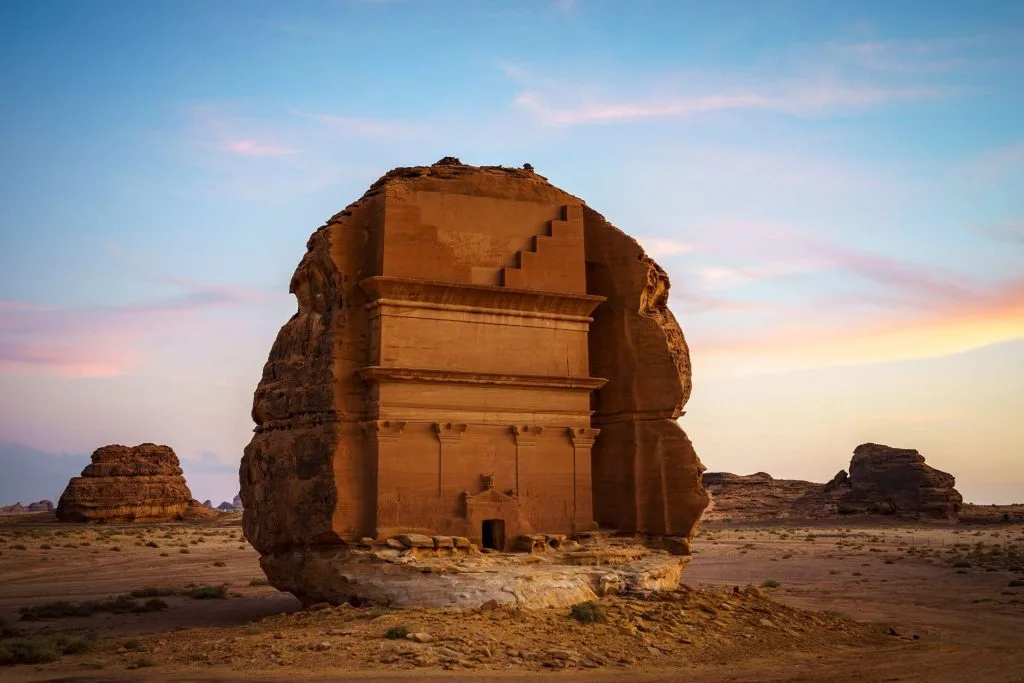 أماكن ساحرة في العلا يجب زيارتها مرة في العمر
