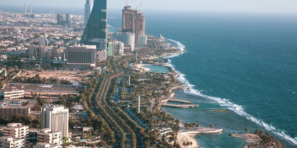 دليلك لاكتشاف جدة: 8 وجهات سياحية مذهلة لا بد من تجربتها