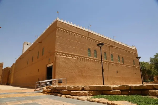 دليل القصور التي سكنها الملك عبد العزيز