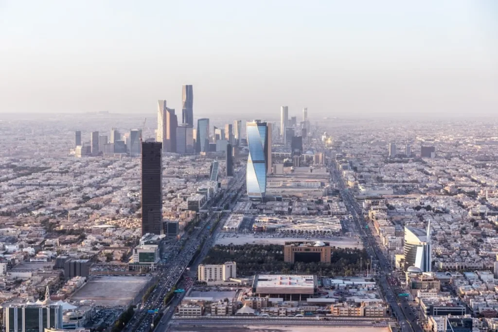 خريطة القطاعات المزدهرة في الاقتصاد السعودي 2025