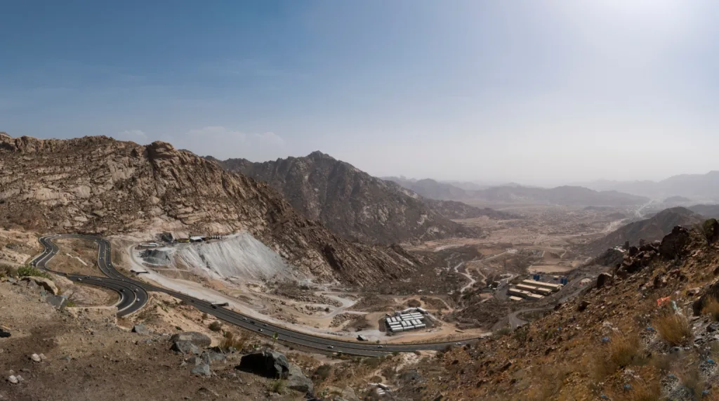 بعد العمرة: أفضل 7 وجهات سعودية لتكملة رحلتك روحياً وسياحياً