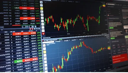 كيفية تداول أسهم الشركات الكبرى باستخدام عقود الفروقات (أبل، تيسلا، أمازون)