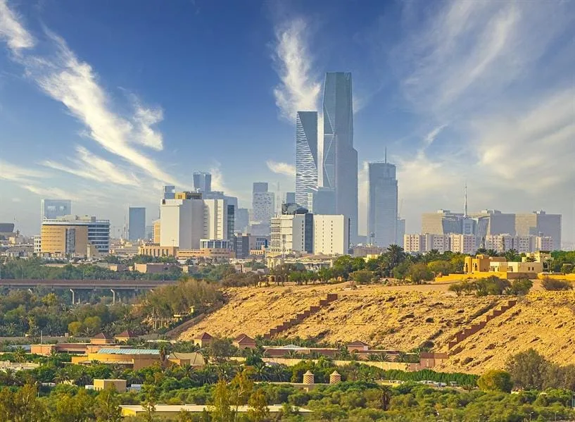 كم تحتاج راتب للعيش براحة في الرياض؟