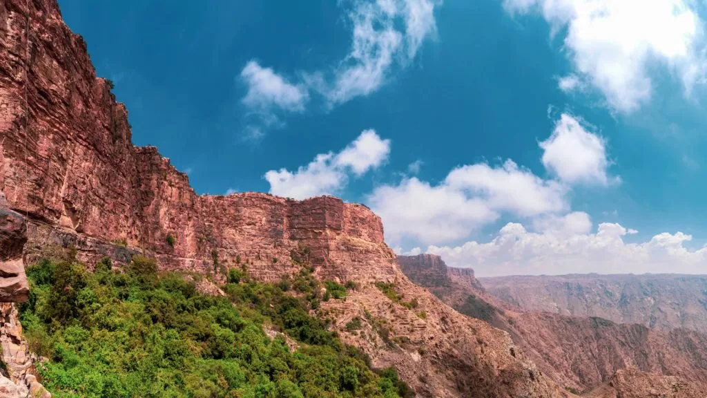 أفضل 10 أماكن للتخييم والمغامرة في السعودية