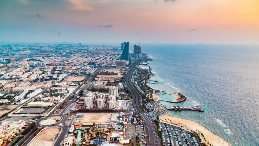 سياحة السعودية 2030: المملكة تستقبل 122 مليون زائر وترفع هدفها إلى 150 مليوناً