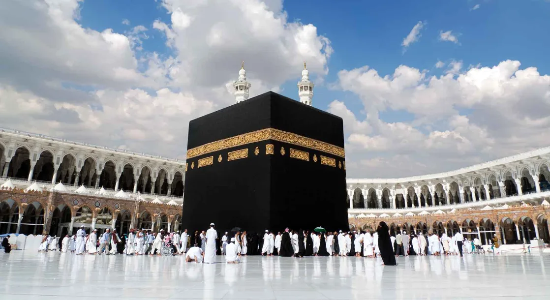 السعودية تُعلن الجاهزية الكاملة للمواقيت وتستقبل أول أفواج حجاج 1447