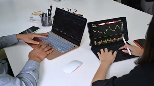 الذكاء المالي العميق: مهارات لا تُدرّس في الدورات التقليدية
