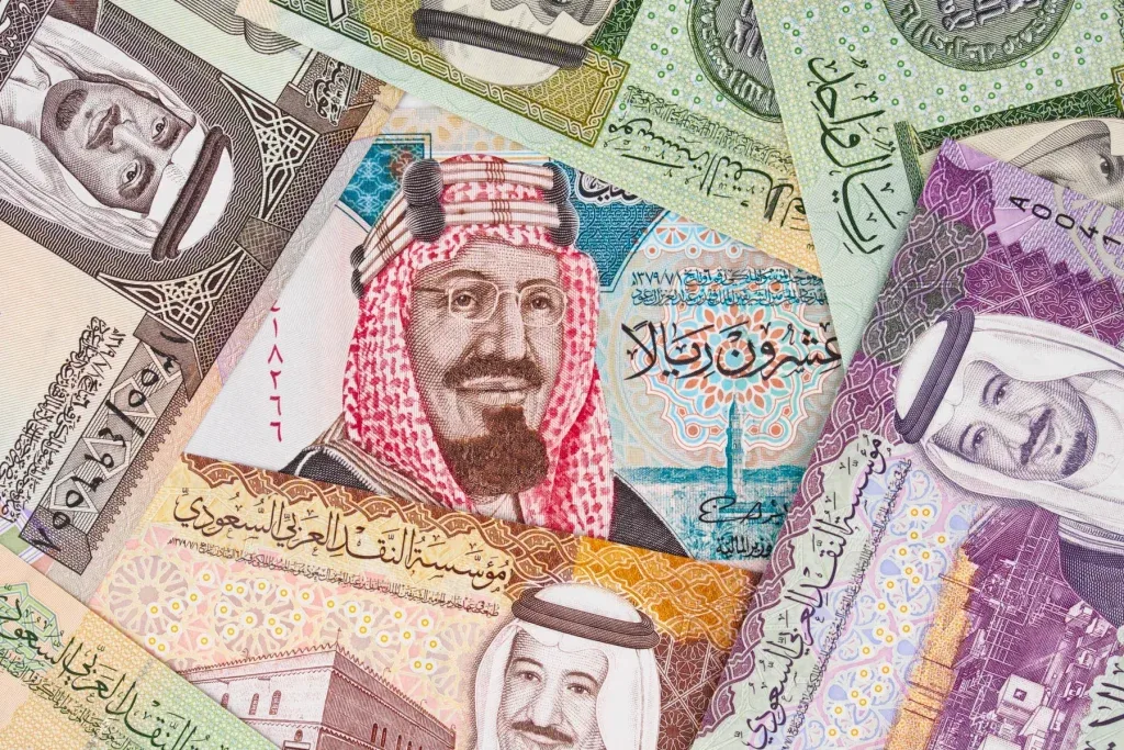 تطورات الحد الأدنى للأجور في السعودية: الواقع والتوقعات