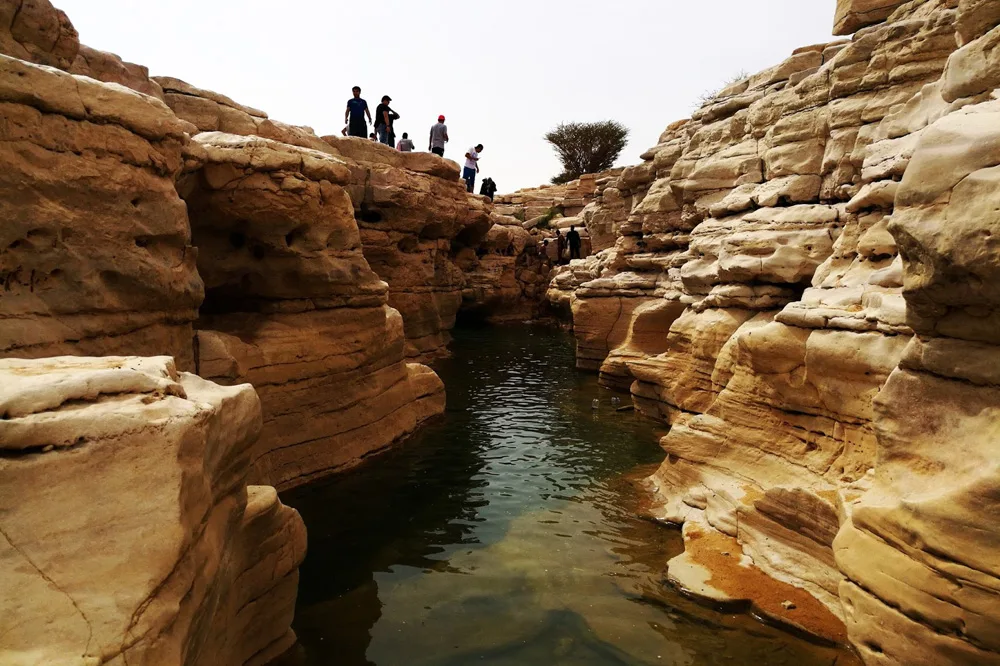 الكهوف