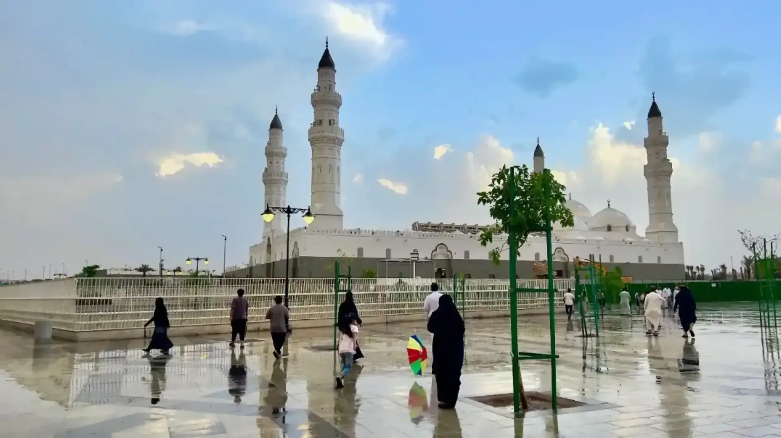 كم ساعة من المدينة المنورة إلى الرياض؟ المسافة ووسائل السفر